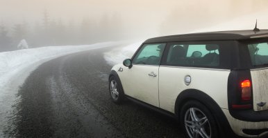 car driving on snowy road. Photo: Unsplash, Joakim Honkasalo